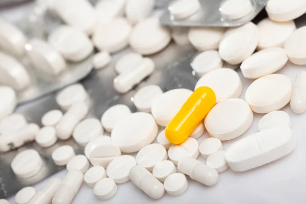 Nahaufnahme von verstreuten Tabletten — Stockfoto