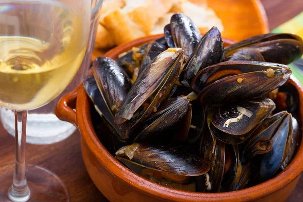 Moules cuites à la vapeur gastronomiques — Photo