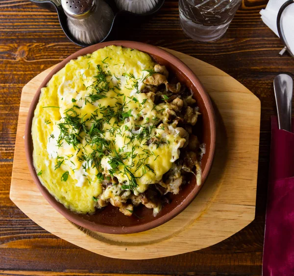 Carne assada com puré de batata — Fotografia de Stock