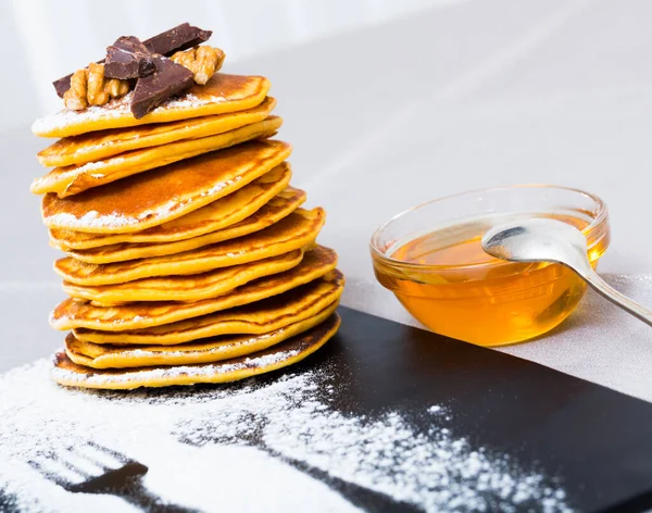 Crepes with honey — Stock Photo, Image