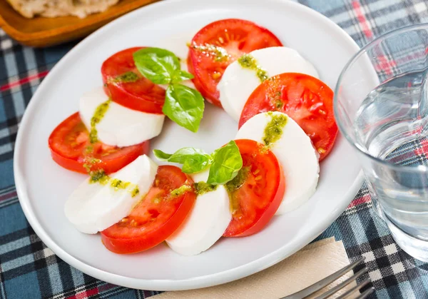 Salade de caprese italienne fraîche — Photo