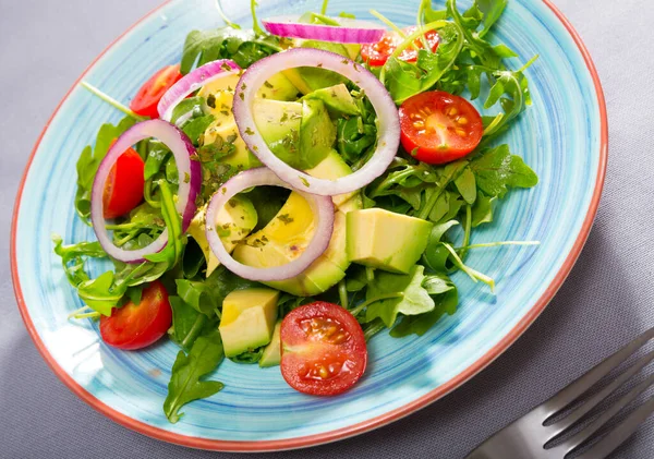 Salada de abacate com abacate — Fotografia de Stock