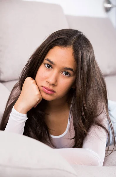 Adolescente menina depressão em casa — Fotografia de Stock