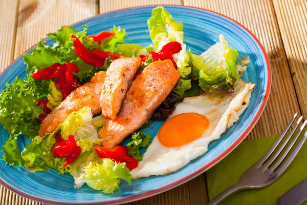 Healthy breakfast with tender trout fillet — Stock Photo, Image