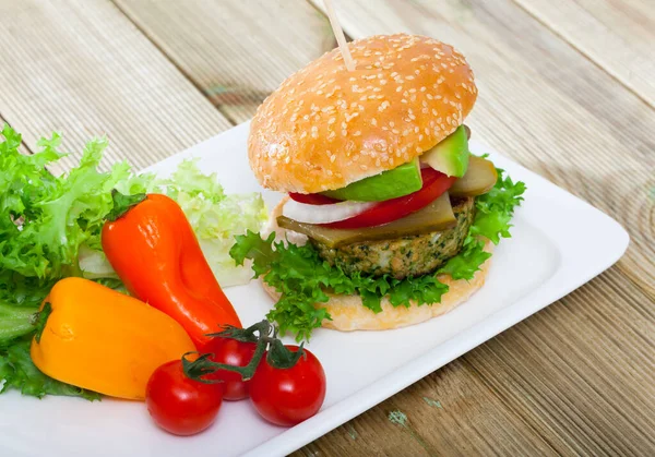 Hamburguesa vegana con verduras — Foto de Stock