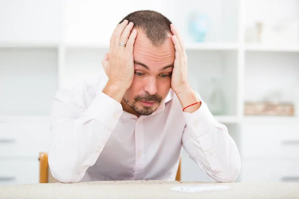 Travailleur déçu se sentant stressé — Photo