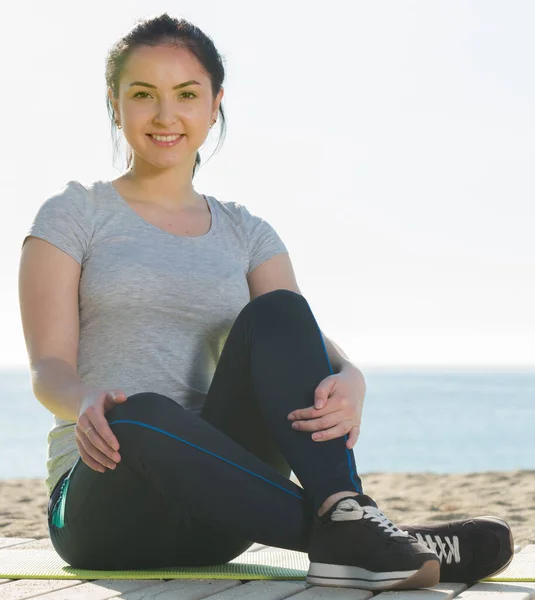 Chica lista para empezar a entrenar — Foto de Stock