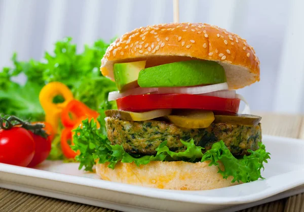 Wegańskie burger z zieleni — Zdjęcie stockowe