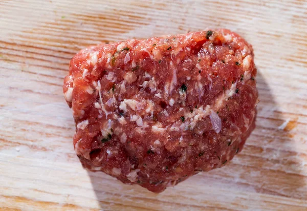 Cocinar albóndigas picadas en la cocina — Foto de Stock