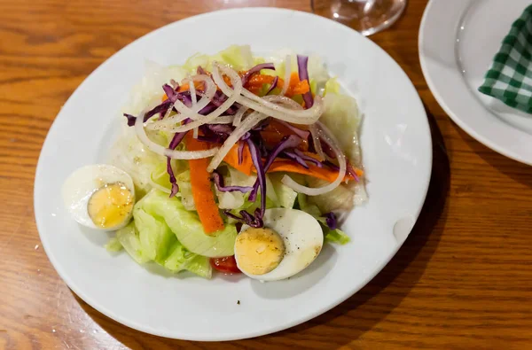 Sommergemüsesalat. — Stockfoto