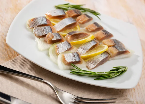 Fillet herring with rosemary, onion and lemon — Stock Photo, Image