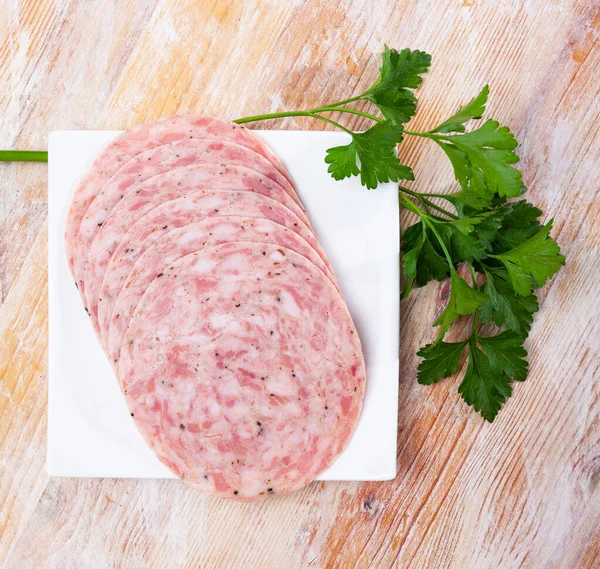 Traditional spanish sausage slices on wooden background closeup — Stock Photo, Image