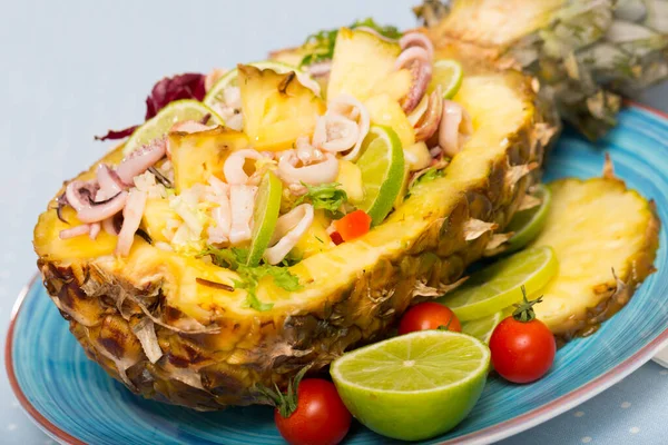 Salad with calamari, pineapple and lime — Stock Photo, Image