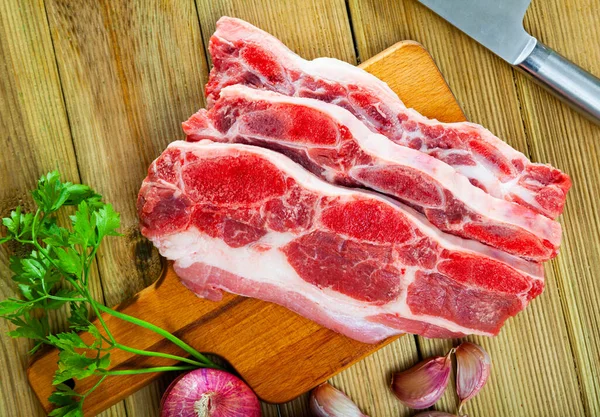 Churrasco cru, fatias finas de carne de vaca — Fotografia de Stock