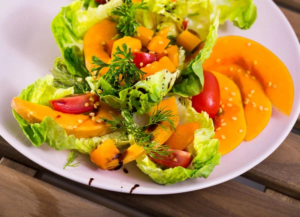 Recept på sallad med bakad pumpa — Stockfoto