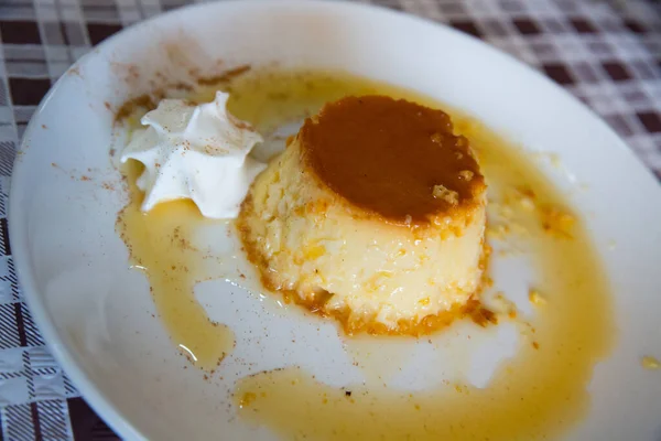 Appetitliche Karamell-Flan — Stockfoto