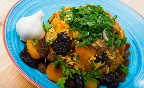 Pilau di agnello con frutta secca e verdure — Foto Stock