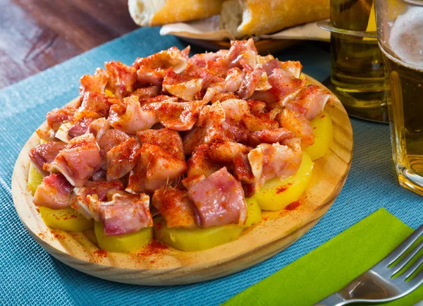 スペイン料理-ロースト豚の耳 — ストック写真
