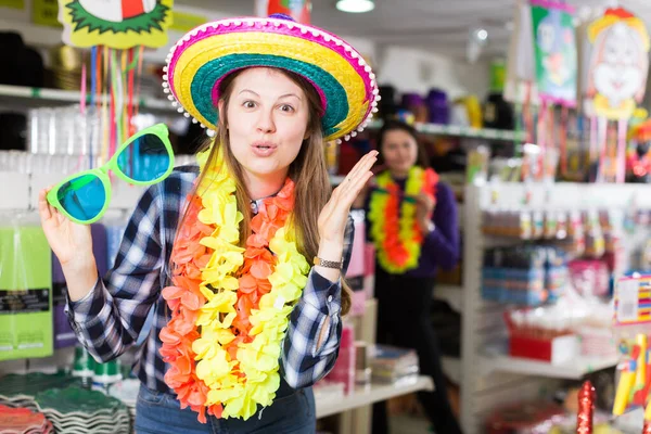 Girl in store of festival accessories — Stock Photo, Image