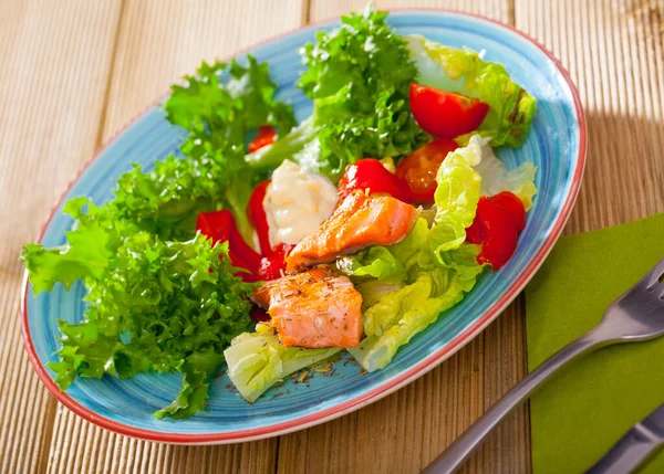 Grilled trout with vegetables — Stock Photo, Image