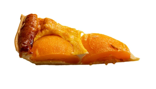 Slice of peach shortcrust custard tart with sliced almonds — Stock Photo, Image