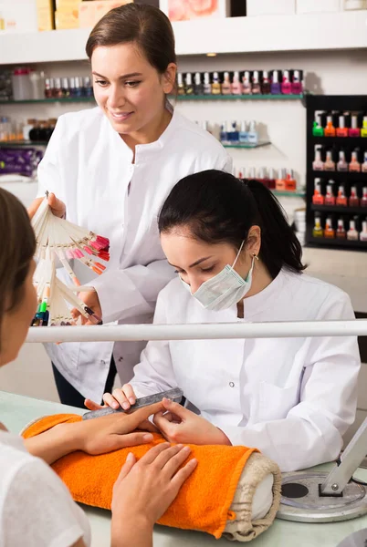 Manicurists performing manicure — Stock Photo, Image