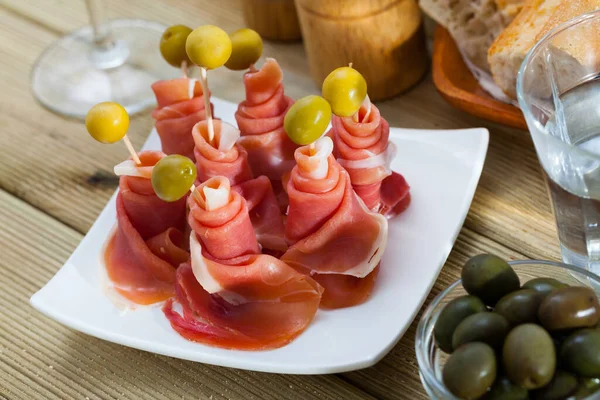 Jamon - İspanyol mutfağının ulusal yemeği — Stok fotoğraf