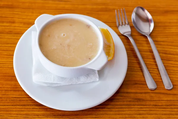 Традиційний суп з курячого бульйону — стокове фото