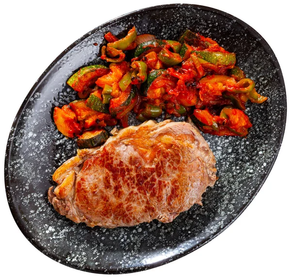Hovězí maso s dušenou zeleninou a kořením — Stock fotografie
