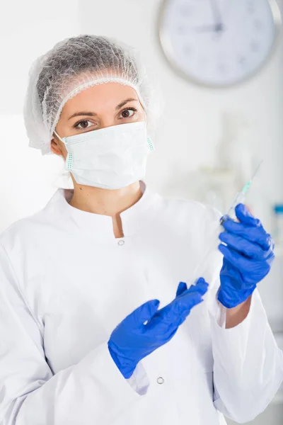 Nurse making injection — Stock Photo, Image