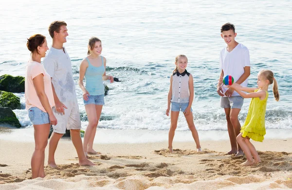 Parents with four children playing — Stock Photo, Image