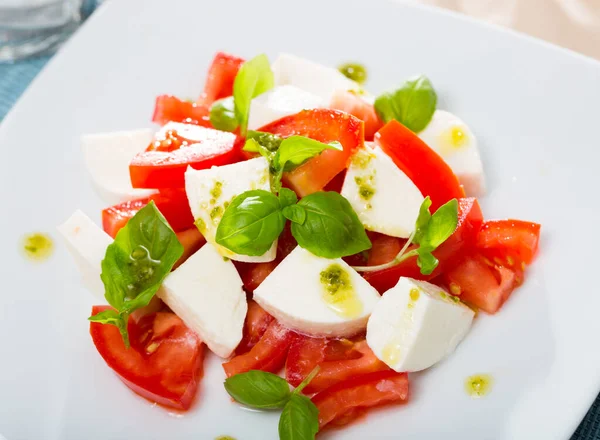 Salada de caprese italiana fresca — Fotografia de Stock