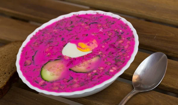 Kalte Rote-Bete-Joghurt-Suppe — Stockfoto