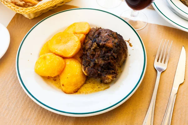 Fried pork with potatoes — Stock Photo, Image