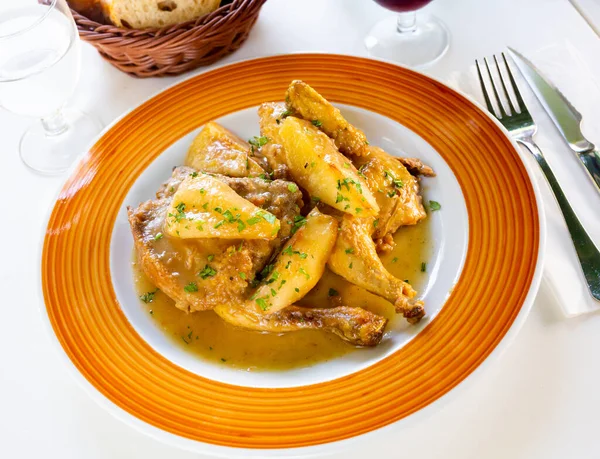 Πικάντε ντε Πόλο, πικάντικο κοτόπουλο με αχλάδια — Φωτογραφία Αρχείου