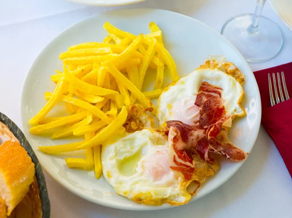 碎鸡蛋加火腿和土豆 — 图库照片