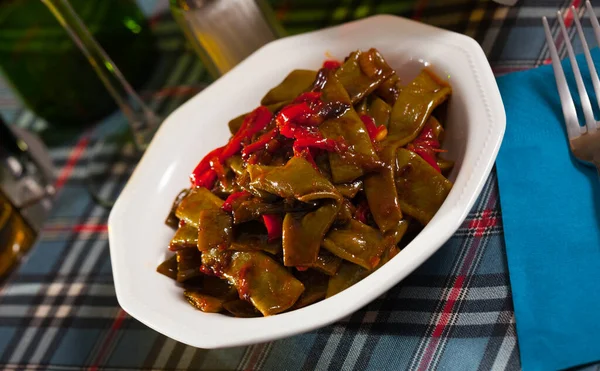 Stewed green beans with pepper — Stock Photo, Image