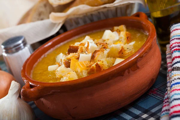 Cream soup with croutons and cheese — Stock Photo, Image