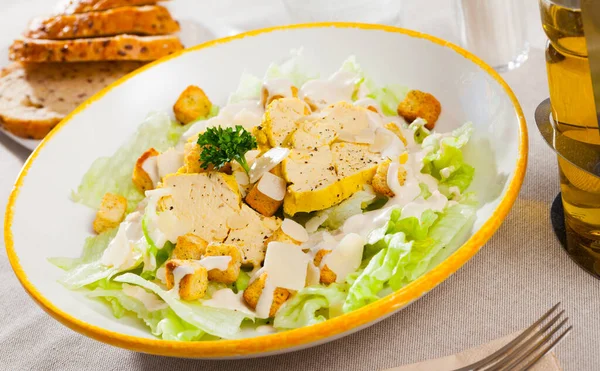Salada César apetitosa — Fotografia de Stock