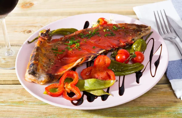 Mutton ribs baked under hot tomato sauce with red wine — Stock Photo, Image