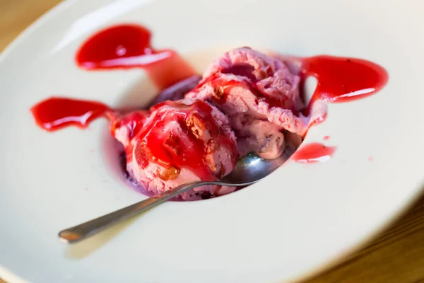 Ice cream with fruit syrup — Stock Photo, Image