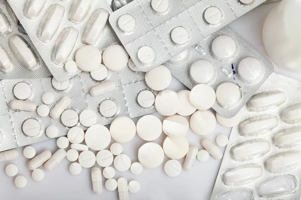 Muchas píldoras y cápsulas médicas diferentes de cerca —  Fotos de Stock