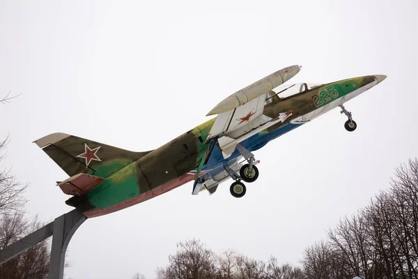 BALASHOV, RUSIA - 12 DE FEBRERO DE 2021: Aviones conmemorativos L-39 — Foto de Stock