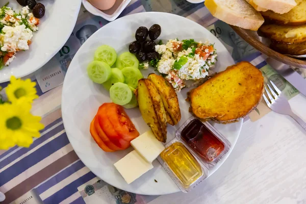 Turkish halal breakfast with baked potato, cheese, toast, egg, vegetables, olives, sauces — Stock Photo, Image