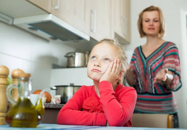 Frustrated mother scolding little kid — Stock Photo, Image