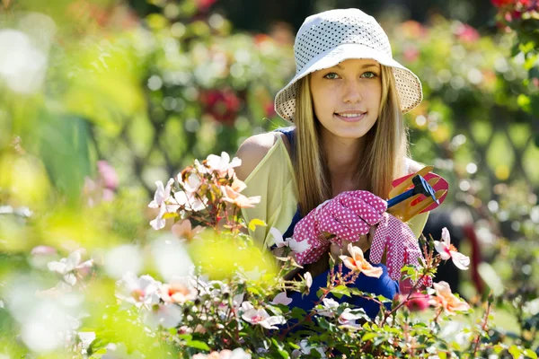 Vrouwelijke tuinman — Stockfoto