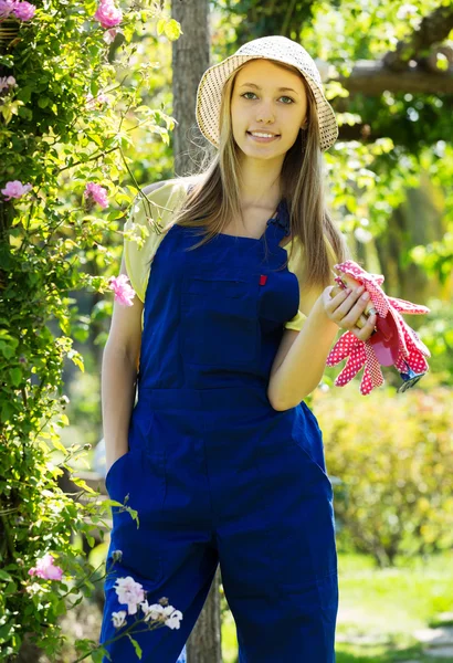 Giardiniere in uniforme blu — Foto Stock