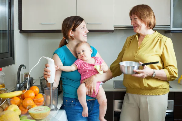 Happy women of three generations with blender — Stock Photo, Image