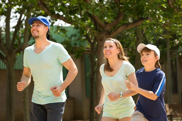 Sport famille faire courir en plein air — Photo