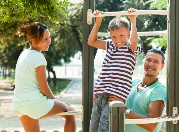 Family on pull-up bar — Stock Photo, Image